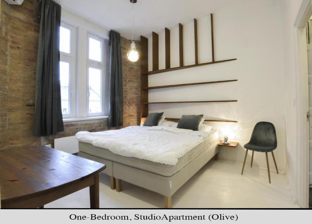 Golden Leaf Apartment — Photos 1